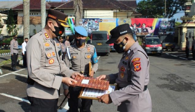 Harumkan Nama Polres Ciamis di tingkat Polda, Kapolres Ciamis Beri Penghargaan kepada Brigadir Eric