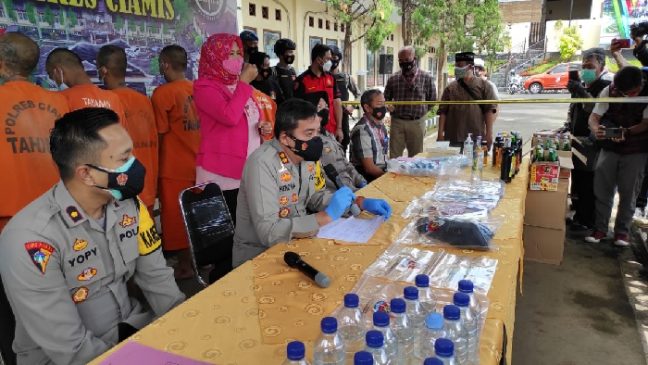 Jelang Ramadhan, Polres Ciamis Amankan Ratusan Botol Miras Ilegal
