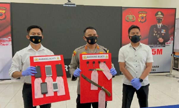 Polres Cimahi Gelar Konferensi Pers Pengungkapan Perkara Tindak Pidana Pencurian dengan Kekerasan