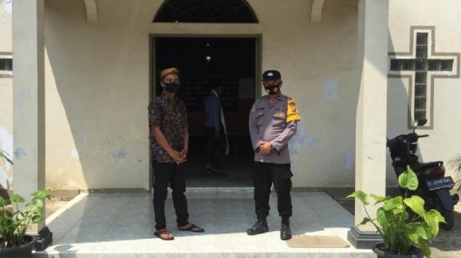 Polres Indramayu Laksanakan Pengamanan Kegiatan Kebaktian Rutin Hari Minggu