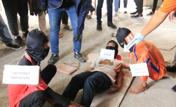 Polres Karawang Gelar Konferensi Pers dan Rekontruksi Ungkap Perkara Penemuan Mayat Perempuan