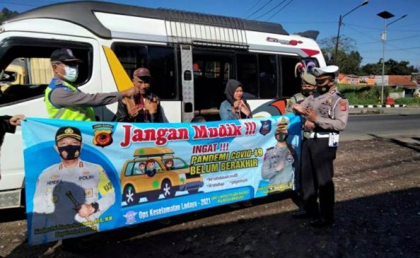 Polresta Bandung Sosialisasikan Larangan Mudik saat Operasi Keselamatan 2021