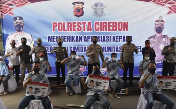 Polresta Cirebon Berikan SIM D Gratis Kepada 13 Penyandang Difabel