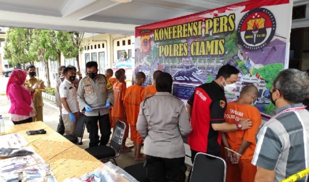 Sat Reskrim Polres Ciamis Amankan 2 Tersangka Pidana Perjudian Togel Hongkong