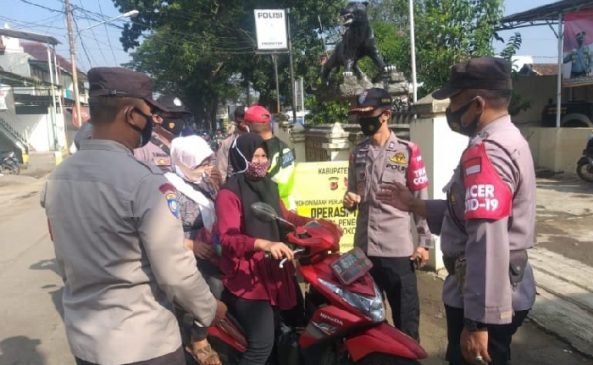 TNI-Polri dan Satpol PP Kecamatan Cangkuang Gelar Operasi Yustisi