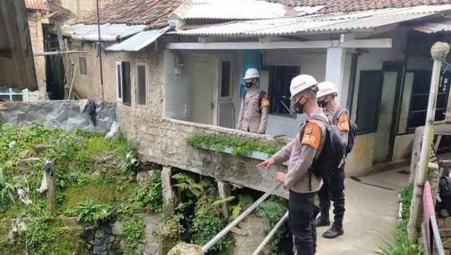 Antisipasi Bencana, Tim SAR Batalyon B Pelopor Laksanakan Patroli Titik Rawan Bencana Alam