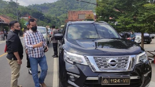 Coba Kelabui Polisi di Pos Penyekatan, Pengendara Mobil Nekat Pakai Plat Dinas Palsu