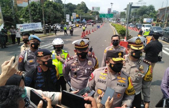 Wakapolda Didampingi Dansat Brimob Polda Jabar Cek Jalur Puncak