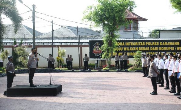 Kapolres Karawang Apresiasi Dedikasi dan Kinerja Anggotanya di Lapangan
