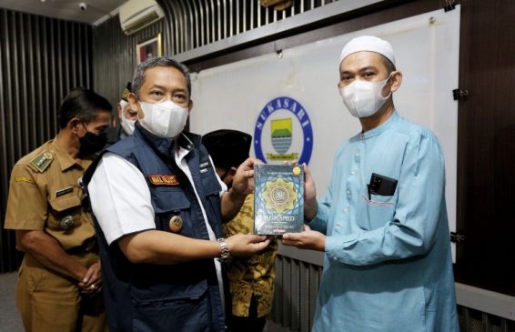 Kecamatan Sukasari Salurkan Sebanyak 300 Al-Quran untuk 63 DKM