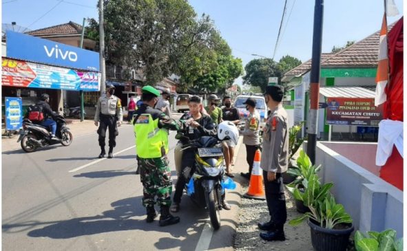 Ops Ketupat Lodaya 2021, Polres Sumedang Putarbalikkan Kendaraan Sebanyak 108 Kendaraan Dari 1.129 Kendaraan yang Melewati Wilayah Sumedang
