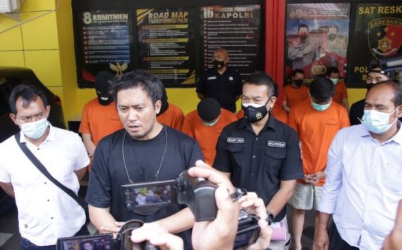 Polrestabes Bandung Amankan 5 Anggota Kelompok Bermotor Pengeroyok Pemuda 16 Tahun