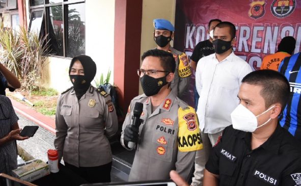 Polres Bogor Amankan Pelaku Penodongan Terhadap Kurir Barang dengan Senjata Airsoft Gun