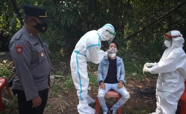 Polsek Sukahaji Polres Majalengka Pantau Pemeriksaan Rapid Test Antigen Bagi Pengunjung Obyek Wisata Situ Cipanten