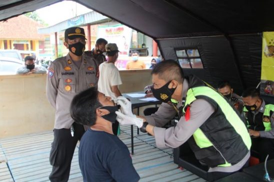 Satuan Binmas Bersama Dokkes Polres Ciamis Laksanakan Pemeriksaan Tes Swab Antigen Kepada Para Pemudik Arus Balik