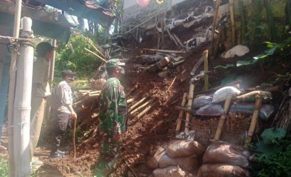 Tiga Pilar Desa Pananjung Lakukan Pengecekan Pergeseran Tanah