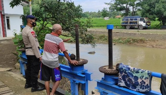 Tim SAR Sat Brimob Polda Jabar Kembali Lakukan Monitoring Debit Air Sungai Cirebon Girang