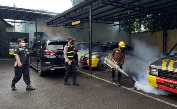 Urkes Polres Majalengka Bersama Bid Dokkes Polda Jabar Lakukan Fogging Guna Cegah Penyakit DBD