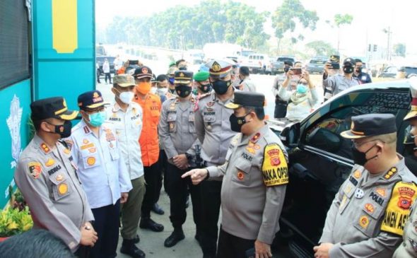 Wakapolda Jabar Cek Pemantauan dan Penyekatan Pada Ops Ketupat Lodaya 2021 di Pos Gerbang Tol Padalarang Timur
