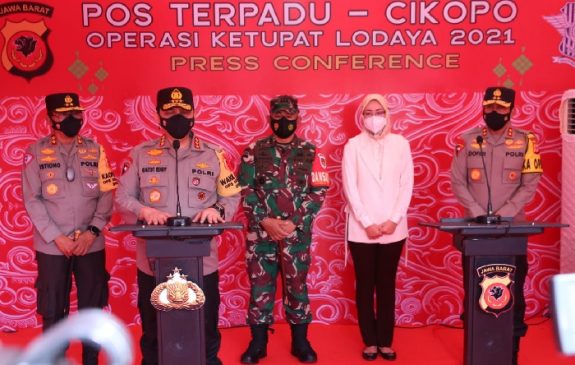 Wakapolri Beserta Rombongan Kunker ke Pos Pemantauan dan Penyekatan Operasi Ketupat Lodaya 2021