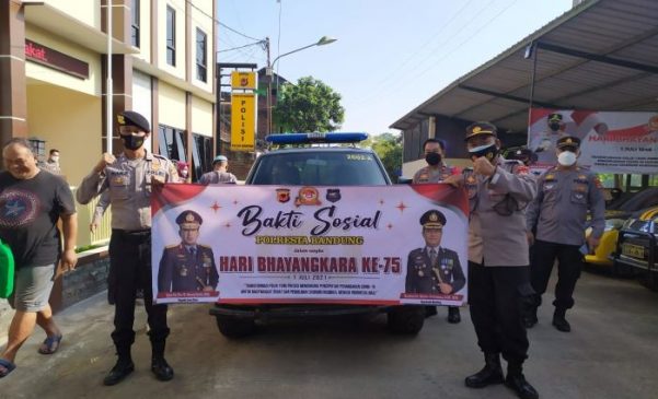 Jajaran Polresta Bandung Laksanakan Baksos Jelang Hari Bhayangkara ke-75