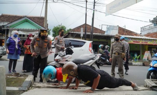 Kapolres Banjar Polda Jabar Beserta Walikota Woro-Woro Sampaikan Himbauan Prokes