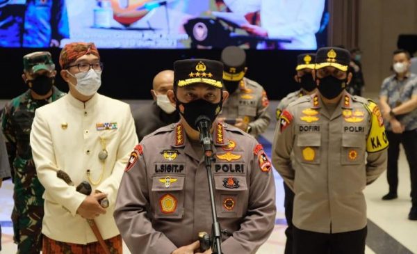 Panglima TNI dan Kapolri Minta Warga Tetap Disiplin Prokes, saat Meninjau Vaksinasi Massal di Bandung