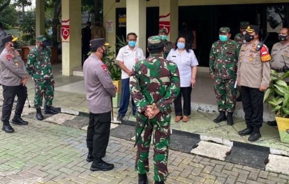 Panglima TNI dan Kapolri Tinjau Vaksinasi Massal di Pelabuhan Tanjung Priok