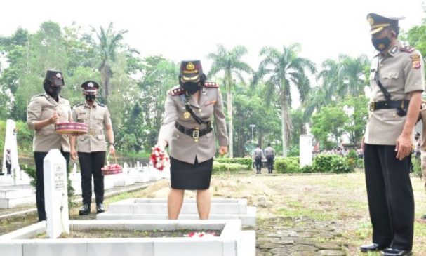 Polres Banjar Laksanakan Upacara Ziarah di TMP Bahagia Kesuma Bangsa