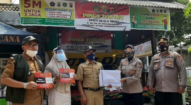 Polres Karawang Polda Jabar Tinjau dan Cek Posko PPKM Skala Mikro Perum Cikampek Baru