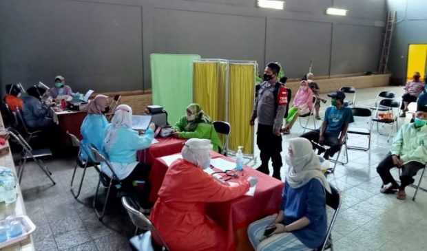 Polresta Bandung Polda Jabar Kembali Kawal dan Pantau Vaksinasi di Tujuh Titik