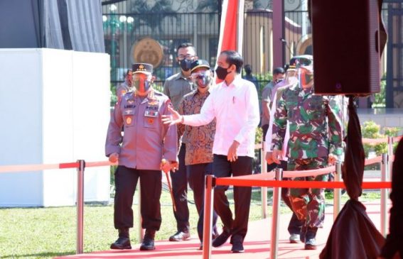 Presiden Jokowi Tinjau Pelaksanaan Vaksinasi Massal di Lapangan Bhayangkara