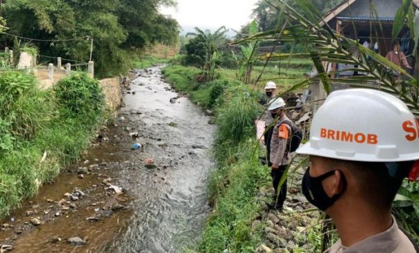 Tim SAR Sat Brimob Polda Jabar Kembali Cek Debit Air Sungai Gadog