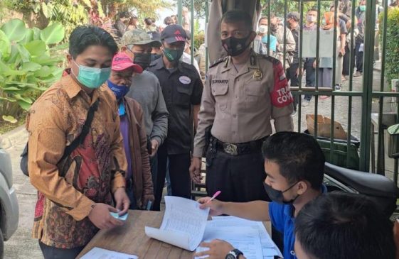 Jajaran Polresta Bandung Polda Jabar Monitoring Vaksinasi di Cafe Cocorio