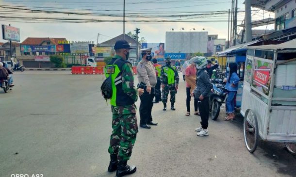 Anggota Polresta Bandung Laksanakan Ops Yustisi di Pertigaan Dangdeur