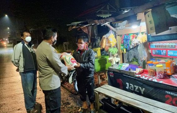 Kabid Humas Polda Jabar: Polisi Laksanakan Penyekatan PPKM Darurat Level 4 di Bunderan Sukaraja