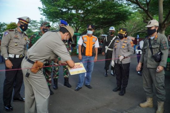 Kapolres Banjar Bersama Forkopimda Tutup Alun-alun dan Taman Kota Banjar