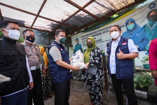 Pemkot Bandung Mulai Hari Ini, Salurkan Bansos Bagi Warga Terdampak