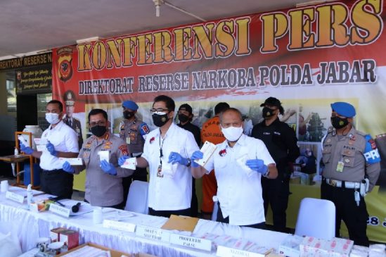 Polda Jabar Berhasil Ungkap Pelaku Pembuatan Obat-Obatan Ilegal