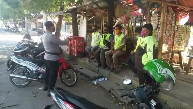 Berikan Himbauan Prokes, Sat Brimob Polda Jabar Sambangi Warga Kepongpongan