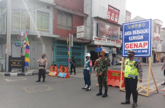 Di Masa PPKM, Sat Brimob Polda Jabar Terapkan Pembatasan Nomor Plat Ganjil Genap Kendaraan di Cirebon