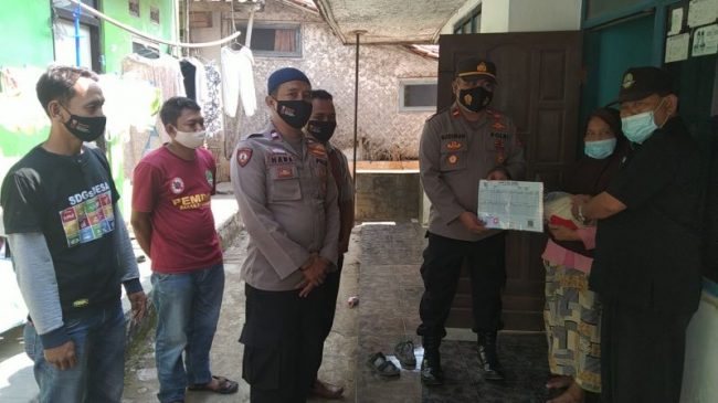 Jajaran Polres Majalengka Gencar Salurkan Bansos Kepada Masyarakat Terdampak PPKM Darurat Level 4