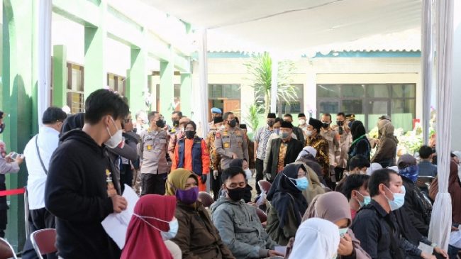 Kapolda Jabar Cek dan Pantau Vaksinasi di Persis dan Pusdai Kota Bandung