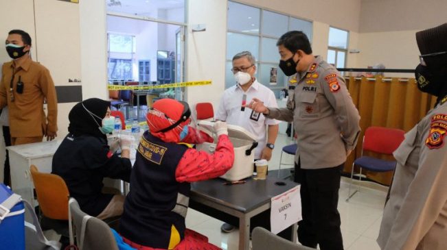 Kapolda Jabar Tinjau Vaksinasi Tahap I dan II Untuk Masyarakat Umum dan Keluarga Polri