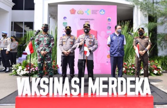 Kapolri Luncurkan Gerakan Vaksinasi Merdeka Guna Capai Target di Hari Kemerdekaan RI