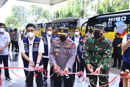 Sasar Warga yang Tak Terjangkau, Kapolri Lepas Bus Vaksinasi Keliling