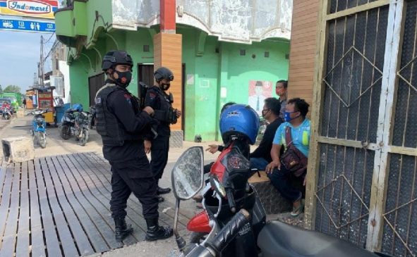 Sat Brimob Polda Jabar Berikan Edukasi Prokes, Guna Cegah Sebaran Corona
