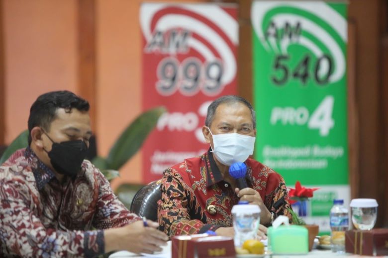 Wali Kota Bandung, Oded bersama Kadisdik Jabar, Dedi Supandi