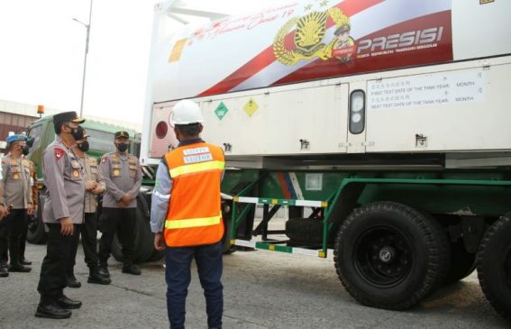 Antisipasi Ketersediaan Oksigen, Kapolri Serahkan 10 Iso Tank untuk Indonesia