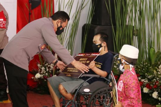 Kapolri Instrusikan Jajaran Terus Bantu Warga dan Gelorakan ‘Ayo Pakai Masker dan Ayo Segera Vaksin’